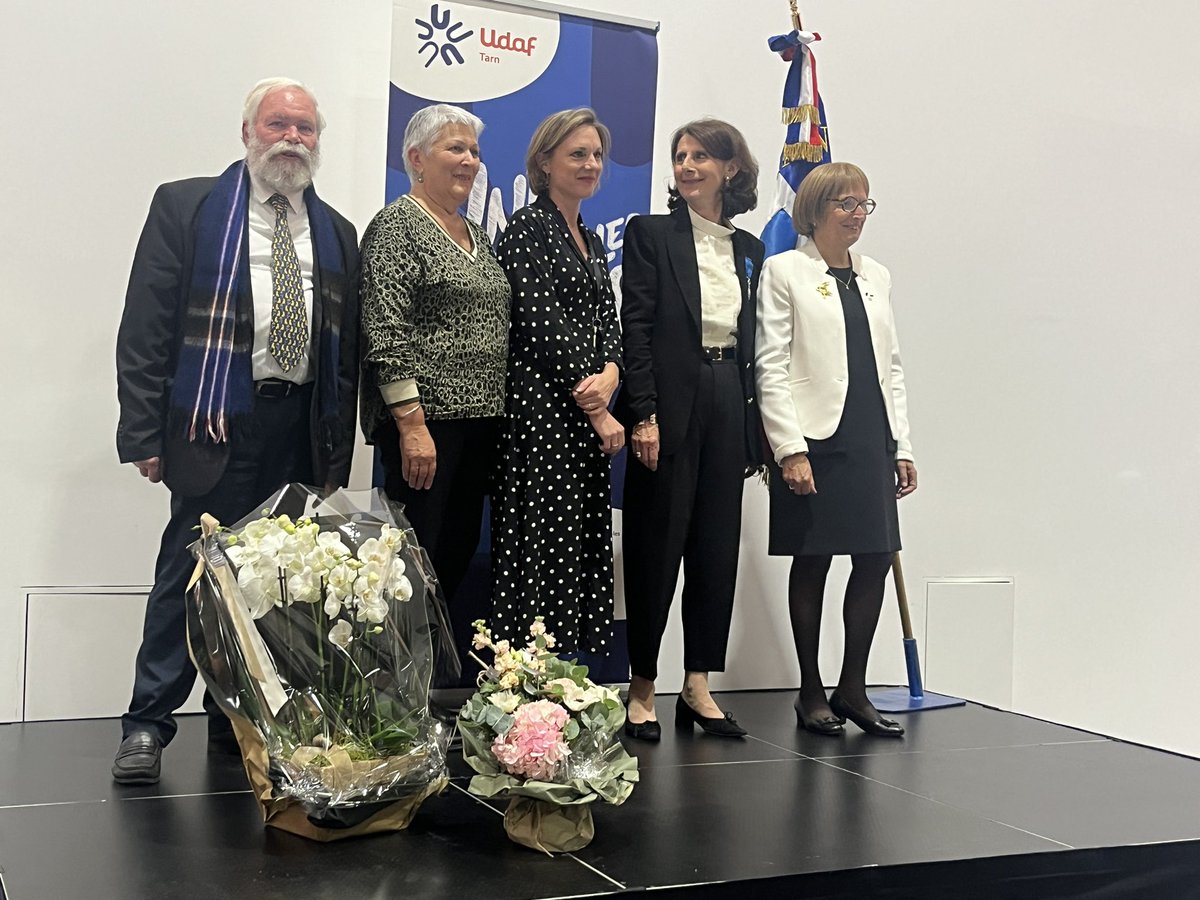 Udaf48's tweet photo. L’Udaf de la Lozère dont son président @CaponiMichel participe à la remise de médaille de Chevalier dans l’Ordre National du Mérite à @IsabelleSaunie9 par @BLANCMARIEANDRE pour son engagement associatif notamment dans le mouvement familial #unaf #uraf #udaf https://t.co/ckGD29aBR8