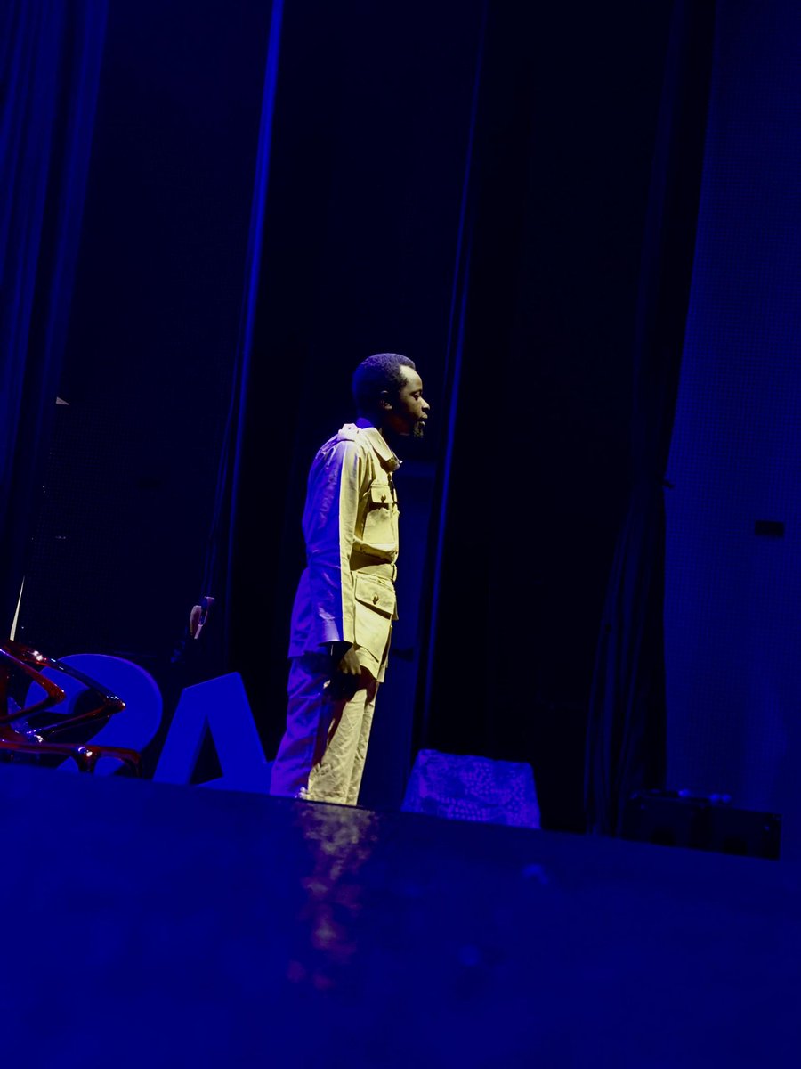 iampariolodo's tweet photo. Thank you Lagos ♥️ 
Thank you @LagosPoetryFest 

#heavenisalonelyplace #performancepoetry #theater https://t.co/8IxP4ClGpm