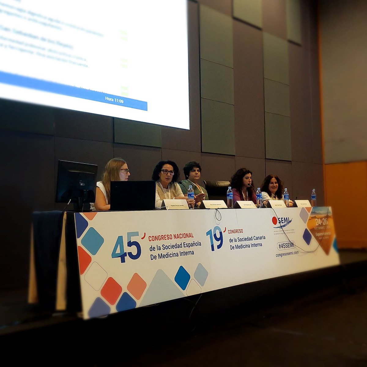 GT_Pluri_SEMI's tweet photo. Mesa sobre anemia en situaciones complejas: INDIVIDUALIZAR
-hemorragia digestiva 
- ferropenia en patologías crónicas 
-SMD 
@PilarCubo @IreneCasadolop @vi_gracia 
#45SEMI #anemia #plutipatologia https://t.co/fYWYP2BIqR