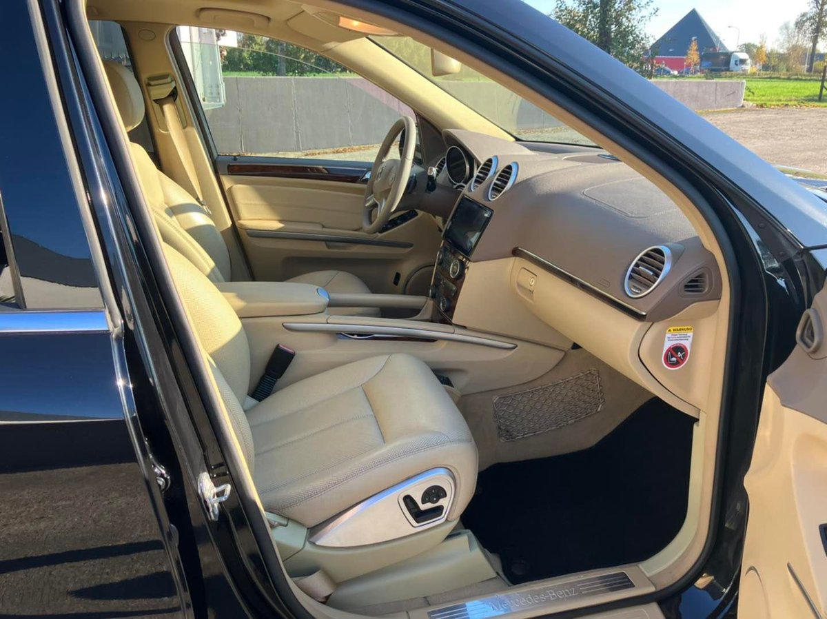 KlaasdePoelcom's tweet photo. GL420 cdi 4matic 7-persoons van 12-2009 met 139.000 km https://t.co/EddYfSMNj0