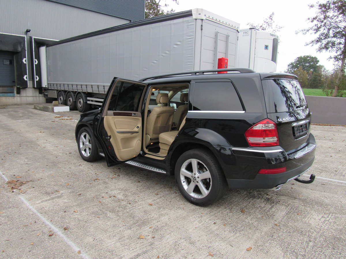 KlaasdePoelcom's tweet photo. GL420 cdi 4matic 7-persoons van 12-2009 met 139.000 km https://t.co/EddYfSMNj0