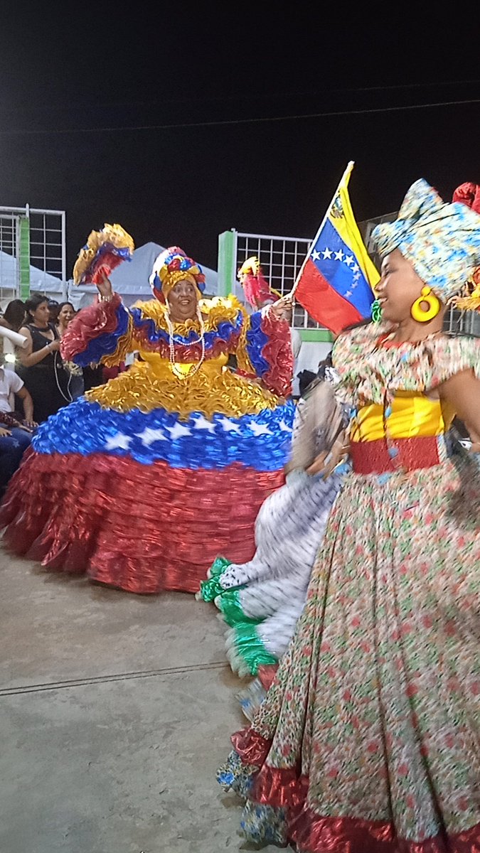 LA NEGRA TOMASA BRILLA CON SUS TOMASITAS EN EL FESTIVAL VIVA VENEZUELA MI PATRIA QUERIDA EN BOLIVAR MUNICIPIO CARONI