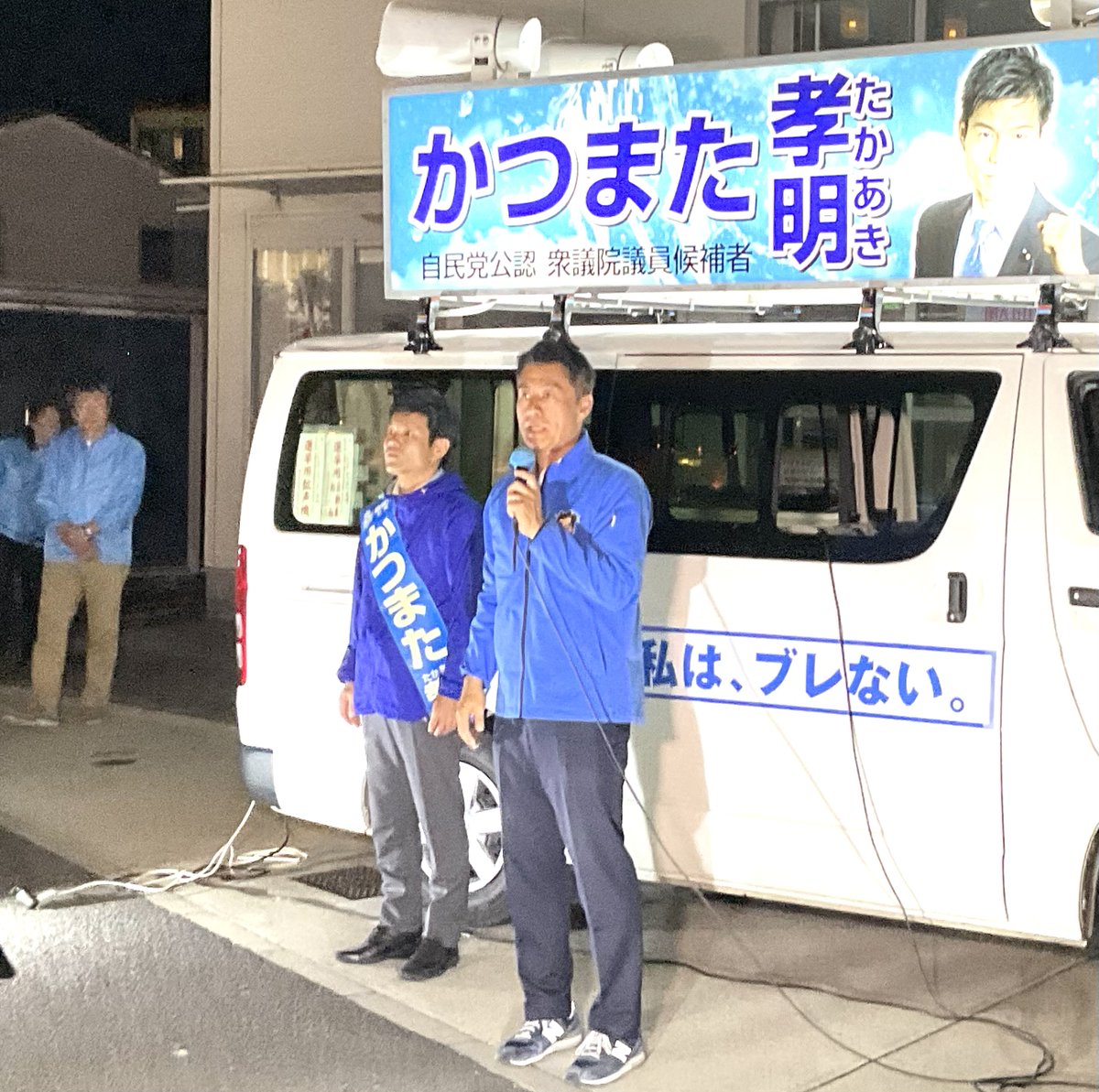 90Xotfe's tweet photo. 本日サントムーン柿田川にて、公明推薦・自民党公認「かつまた孝明」候補の打ち上げ式街頭が開催。25年間連携し連立政権合意で決めた政策を確実に実行する安定した自公政権���、政権交代の中身を示せないバラバラな野党か、選択が問われます。小選挙区「かつまた孝明」比例区「公明党」の勝利を! https://t.co/RGvYfaEINB