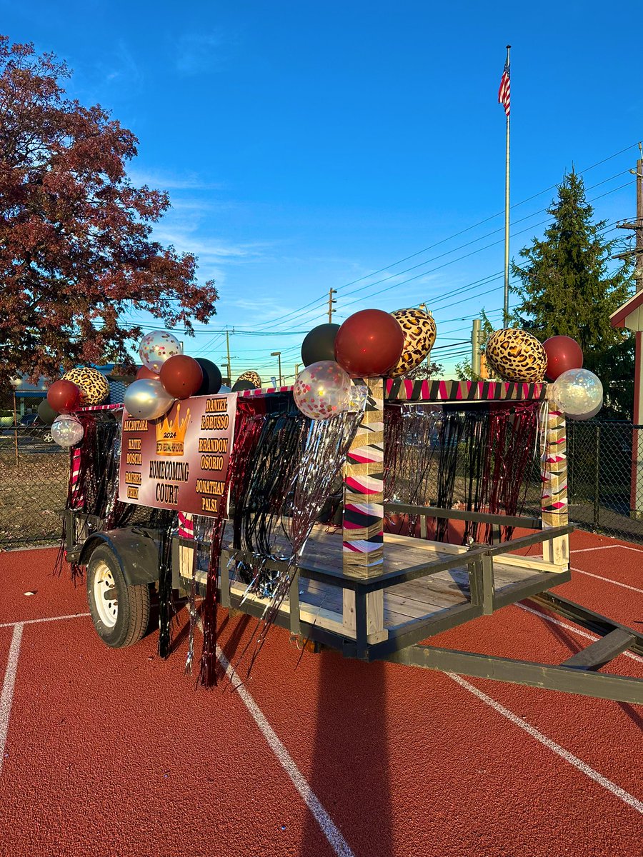 Shout out to <a href="/BectonCouncil/">Becton Student Council</a> for decorating the float 🐾❤️