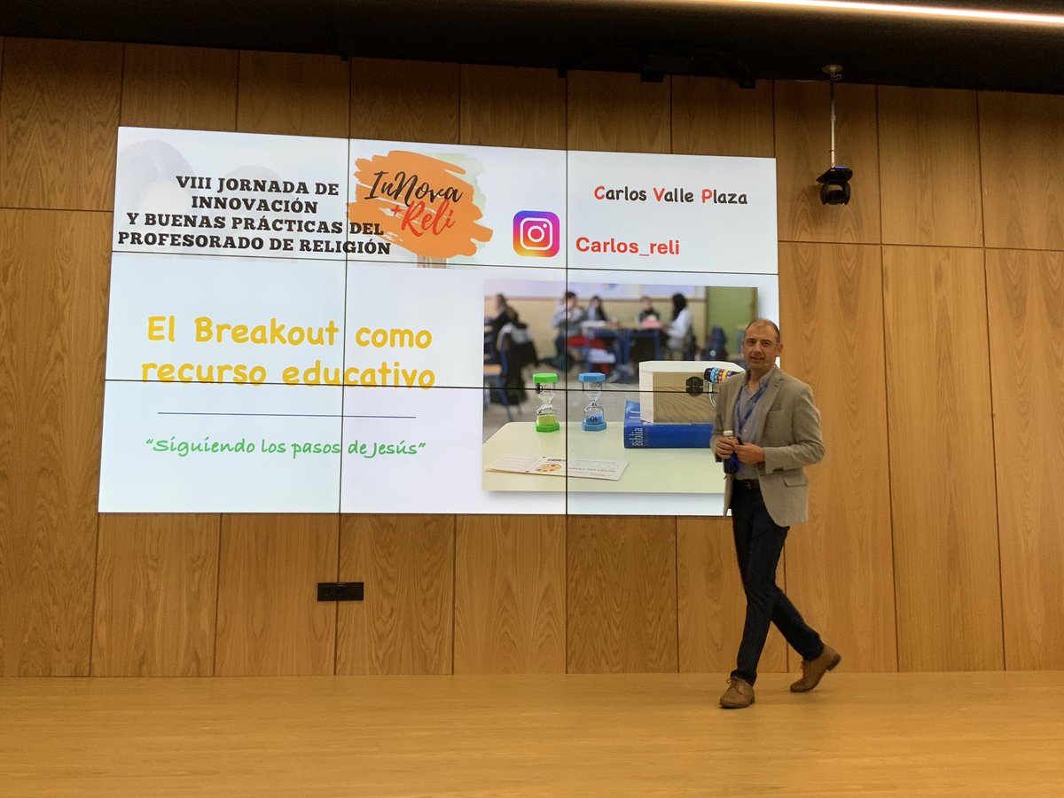 ProfeJota1's tweet photo. Carlos Valle nos presenta su propuesta didáctica para clase de religión: el breakout educativo. Es un juego en el que los alumnos deben resolver un reto a través de pruebas para que puedan obtener un premio. Nos lo enseña en #innovareli24 https://t.co/5b4bHJWAJs