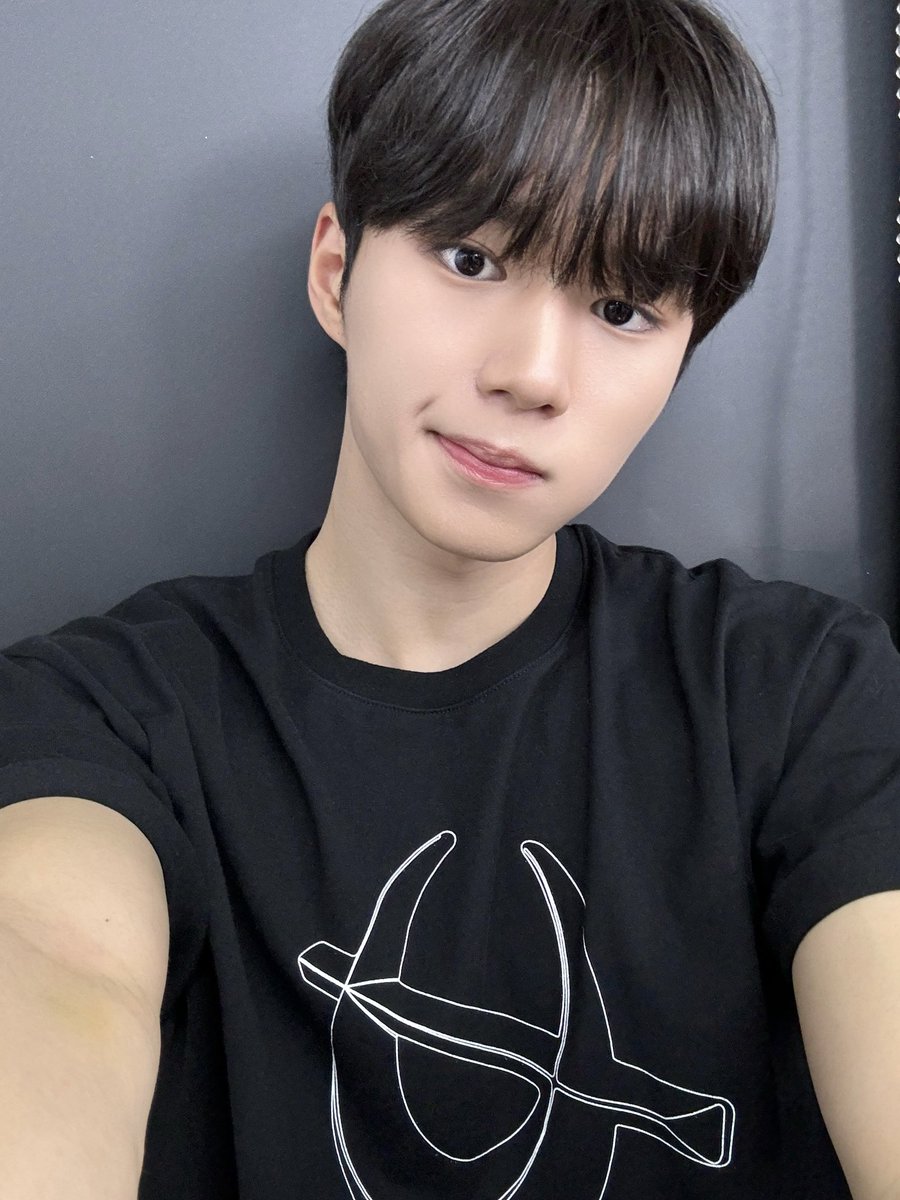 WEi__Member's tweet photo. [#준서] 루아이도 감기 조심하세요🍀🤍 https://t.co/ZkffKFsVdd