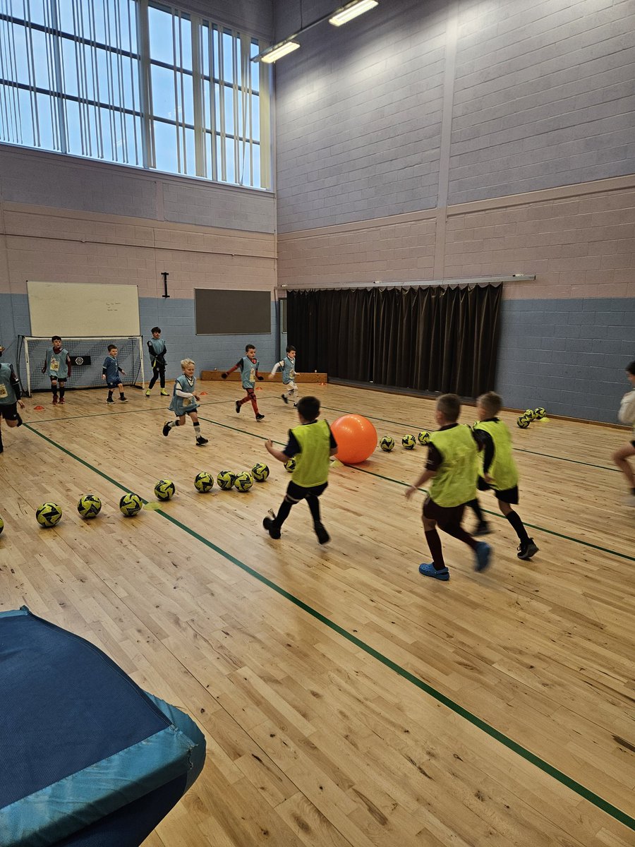 ForgeFootballAc's tweet photo. A great October camp this week with Sauchie Juniors Academy

Yesterday was our fancy dress day for Halloween 🎃 Where we saw some great outfits from the kids and our coaches dressed up as the characters of Scooby-do.

Well done to everyone who took part in a great week. 🙌⚽️⚽️👏 https://t.co/6Zu1xcNLvC