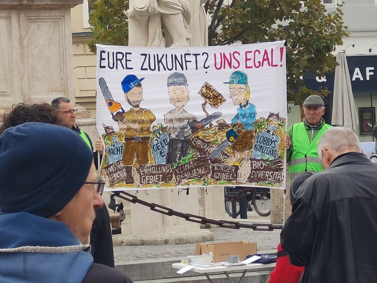 Jetzt gerade beginnt die Raddemo in #WrNeustadt gegen das Fossilprojekt #Ostumfahrung. Äcker statt Beton. #Klimakrise <a href="/Vernunft_WN/">Vernunft statt Ostumfahrung</a>