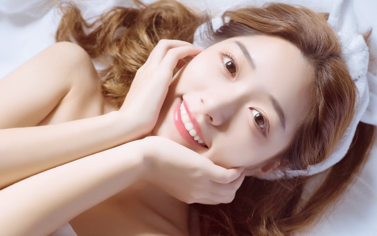 QuotesRMe's tweet image. The winter sun is weak, just like my hopes of rekindling our love.