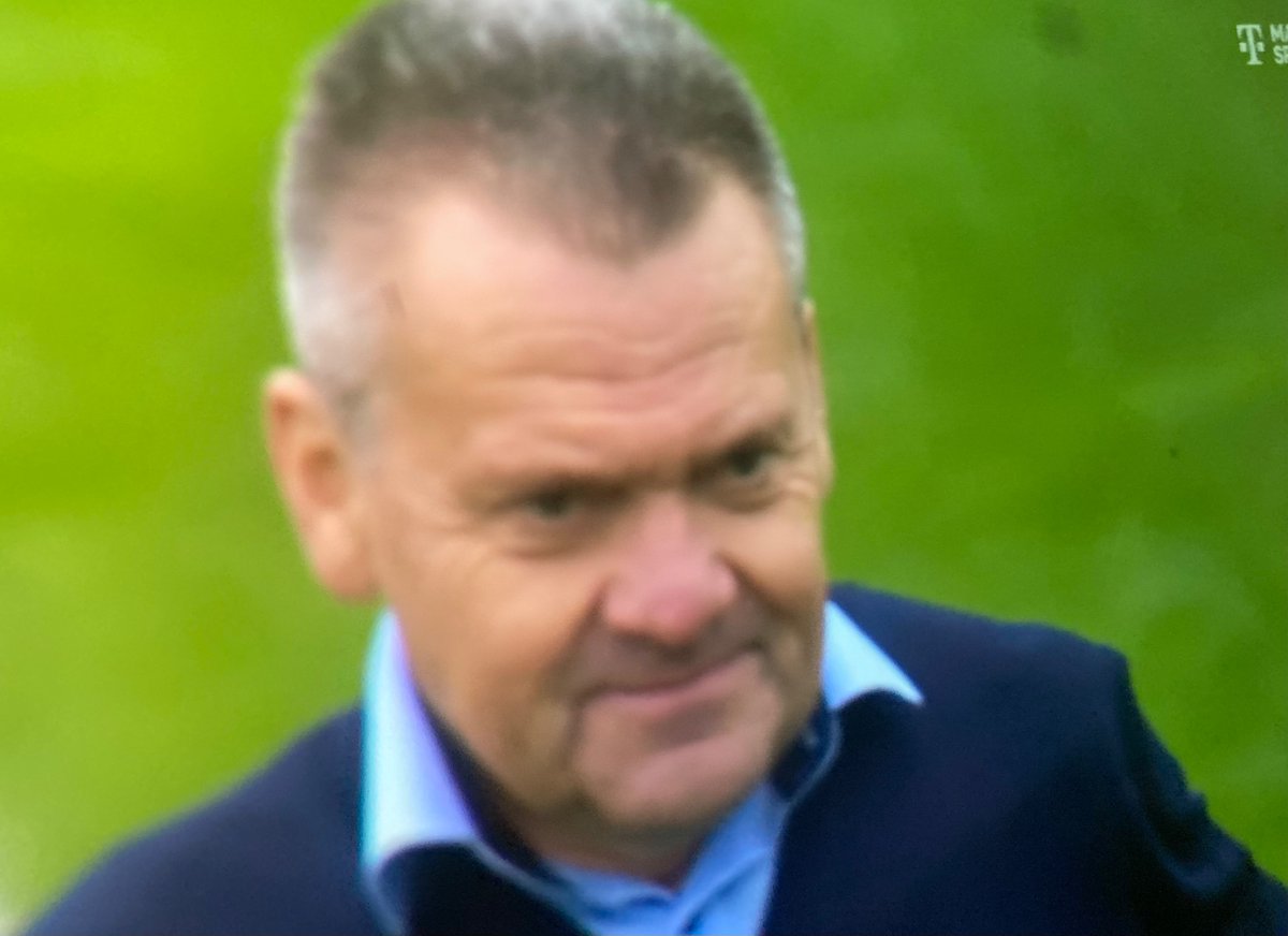 hart_henri's tweet image. Gibson Adu prêté par le @FCBayern est titulaire pour la 1ere fois de la saison. Dennis Waidner formé à l’académie du FCB &amp;amp; Jastremski prêté par le FCB sont aussi dans le XI qui débute. Unterberger est de retour sur le banc (suspension)
La formation: 4-3-3 today 🆚 #Vussball Köeln