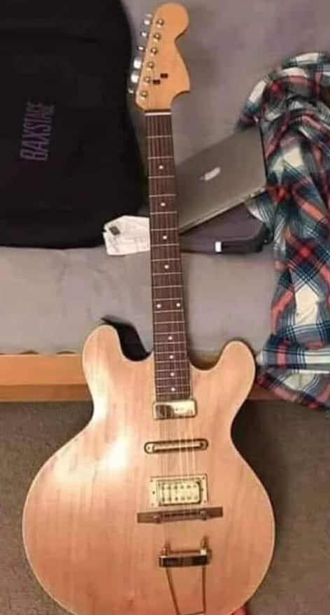 Cursed guitars (@cursedguitars) on Twitter photo 