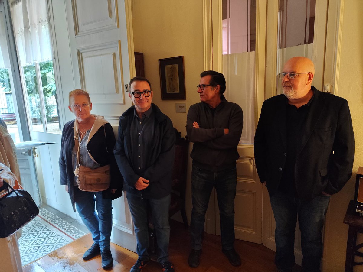 ✍️ La Fundació Francesc Pujols ha celebrat aquest dissabte a la Torre de les Hores l’espectacle literari ‘Pujols ens rep’. Aquest, és un muntatge que pretén fer descobrir el personatge de Francesc Pujols al mateix lloc on va viure gran part dels seus últims anys de vida.