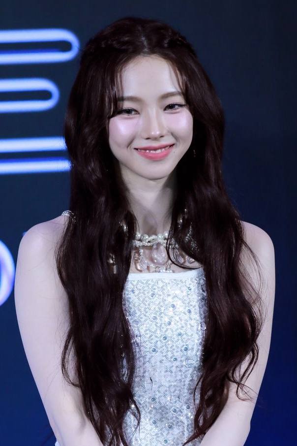 kayinarinx's tweet photo. @Marrk @wonyounh @GOLDENRPEO Setelah mendengar Mc memanggil namaku, dengan perasaan gugup dan pandangan tepat ke depan melihat priaku ada disana. Aku memberanikan diri berjalan ke ruang acara dengan senyuman tipis yang indah.

"Hufff.. celiii semangatt!' Ucapku dalam hati.

#AkaLiaEverAfter https://t.co/ih3rsYp5x9