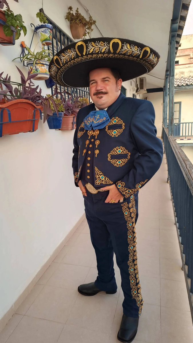 Que orgullo siento al vestirme de Charro . Ya por fin con mi traje. #mexico #españa #CoverNight #tierradetalento #ranchera #charro