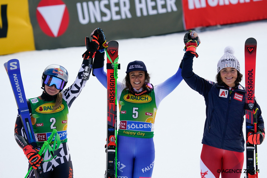 [Jour de Géantes]
Federica Brignone géante des neiges sur le glacier du Rettenbach de Sölden
Alice Robinson au pays des merveilles avec sa 2e place
Julia Scheib enchantée sur la 3e marche du podium
Photo copyright Agence Zoom