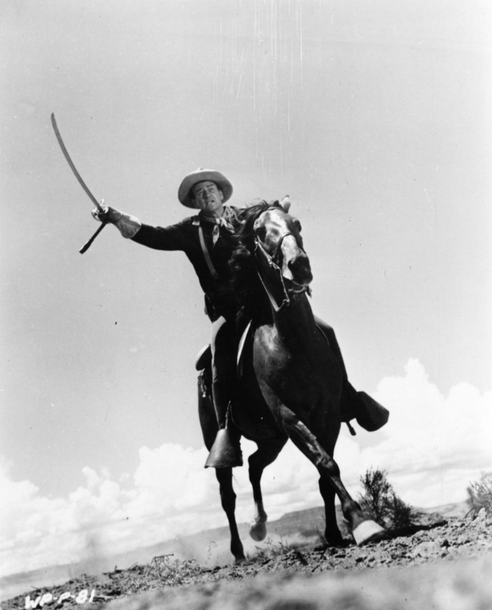 JuanmadelaPoza's tweet image. #JohnWayne en una fotografía publicitaria de #FortApache (1948), del gran maestro #JohnFord. #DíasDeCineClásico emite el próximo lunes 28 de octubre, a las 22:00 (@la2_tve), una de las mejores películas de la famosa y aclamada dupla formada por Pappy y el Duque. @GerardoQuietMan