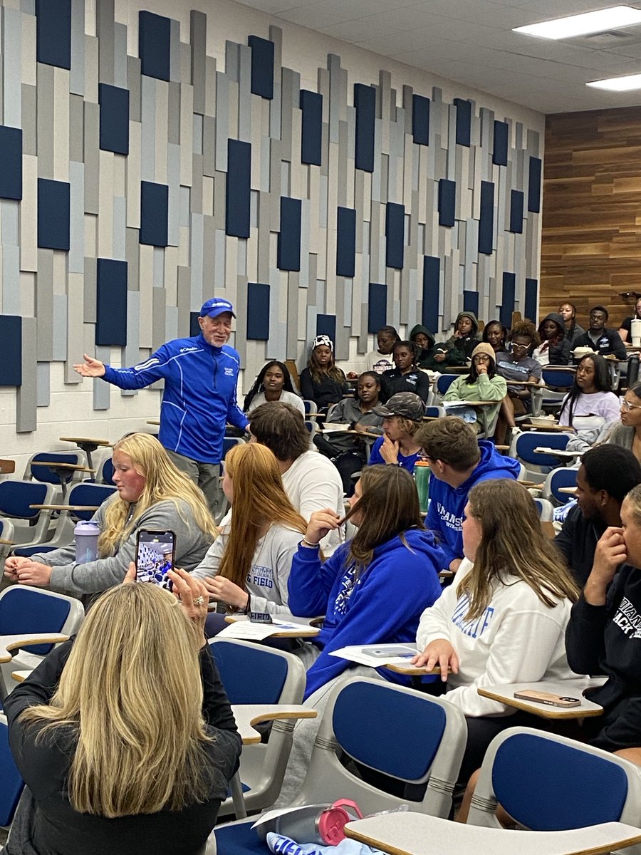 Coach_A_Martin's tweet image. A big thank you to Rich Porter for coming and talking to our team last night! Grateful for those that want to give back and share their stories (Thank you Robin for being his writer and support system 😉) #RUMBA #ISUTF #Homecoming24