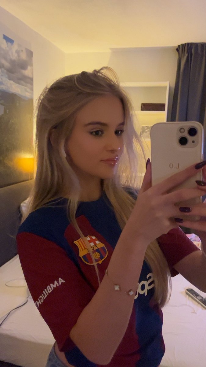 readytoIuv's tweet photo. VISCA BARCA ❤️💙 (don’t humiliate me tonight mr flick) https://t.co/G8cGBmEMhO