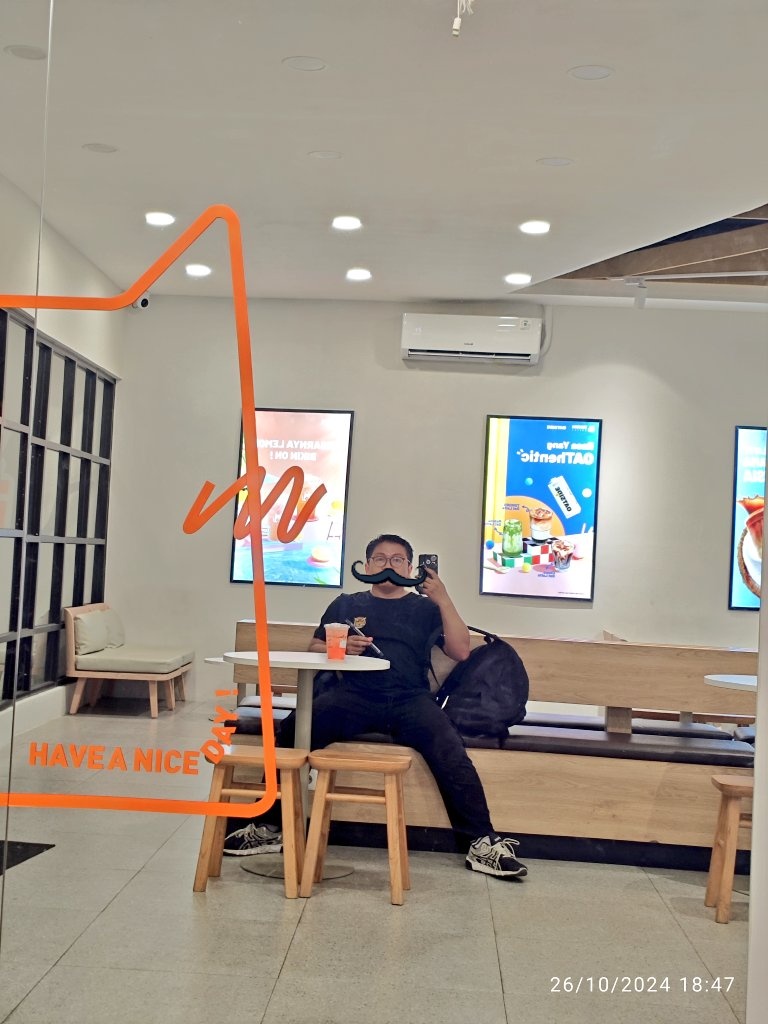 MrChill61971371's tweet photo. Gaes Udah liat berita phk dimana2?
gimana ya biar survive?
Selain tetep usaha, yuk mulai benahi strategi keuangan
1. Kurangi #lattefactor, yaitu pengeluaran kecil yg rutin spt ngopi
2. Kelola uang dgn prinsip 40/30/20/10
Bisa Yuk 😎
loc. Kopi koceng gendots spbu fatmawati https://t.co/eQHpDzuSle