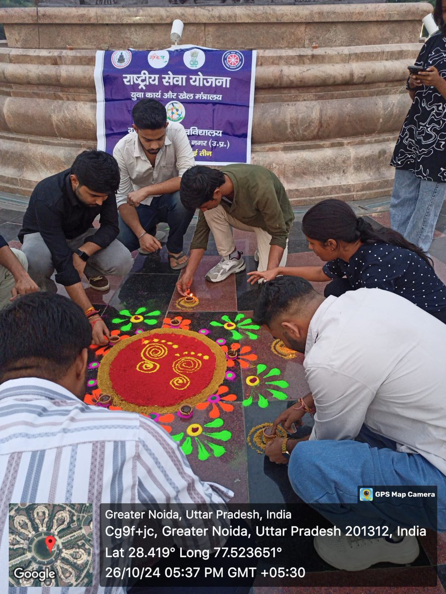 ProfJPM's tweet photo. परीक्षा में व्यस्तता के बावजूद आज ��ीबीयू एनएसएस स्वयंसेवकों ने दीपोत्सव मनाया। इस अवसर में गौतम बुद्ध की प्रतिमा के सामने छात्रों ने रंगोली और दीपक प्रज्जवल किये। https://t.co/MKlzHDDryo