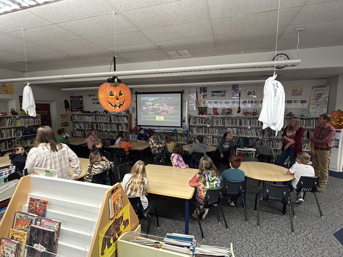 Greenwich Fall Festival! During the day we had a Bear assembly, pumpkin painting, leaf drawing, orchard learning, hay riding, corncob throwing, pumpkin bowling, dancing and goat snuggling. In the evening we had our Trunk or Treat/ Movie night. Making memories! #KutztownBuilt