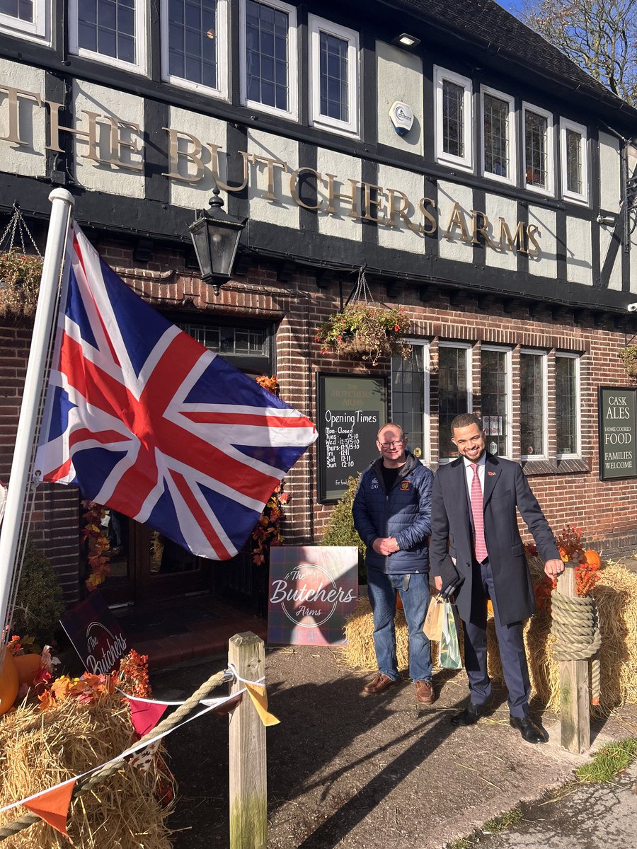 On this sunny Autumn Saturday, head down to the Autumn🍁🍂 Fayre at the Butchers Arms in #Audley. 

Lots going on, plenty of wee treats and a load of happy folks. Enjoy! #LoveNuL 🇬🇧🌹