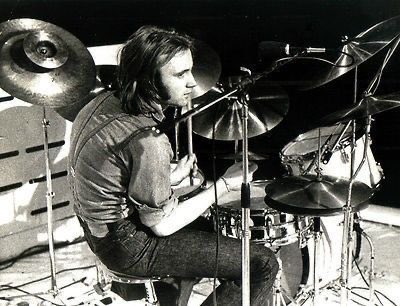 October 26, 1973: Genesis performed at City Hall in Newcastle, England. 

youtu.be/22i09ue3vv0?si…