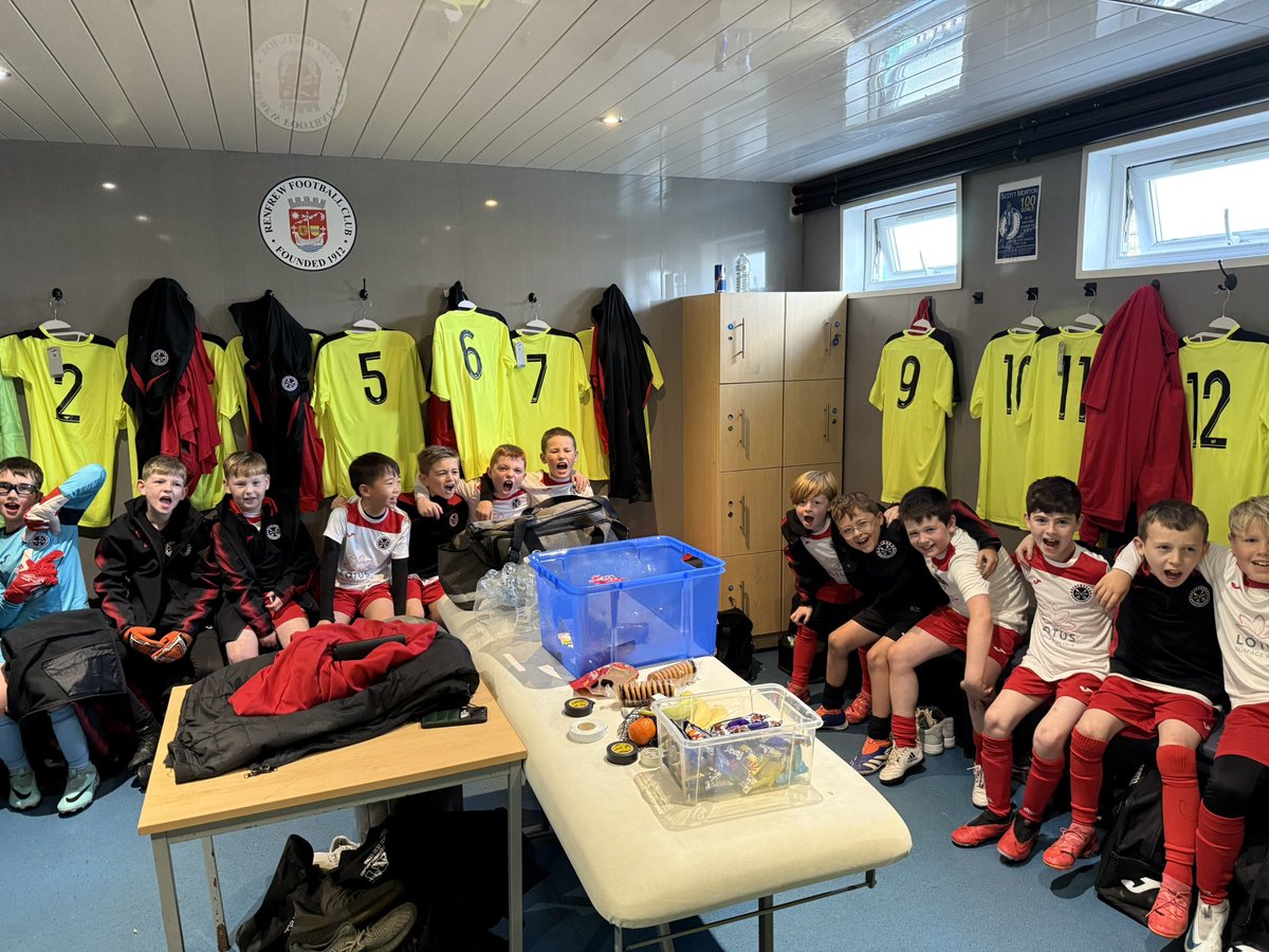 Our <a href="/StPetersFC_2015/">St Peter’s Football Club 2015s</a> having a look in the first team dressing room