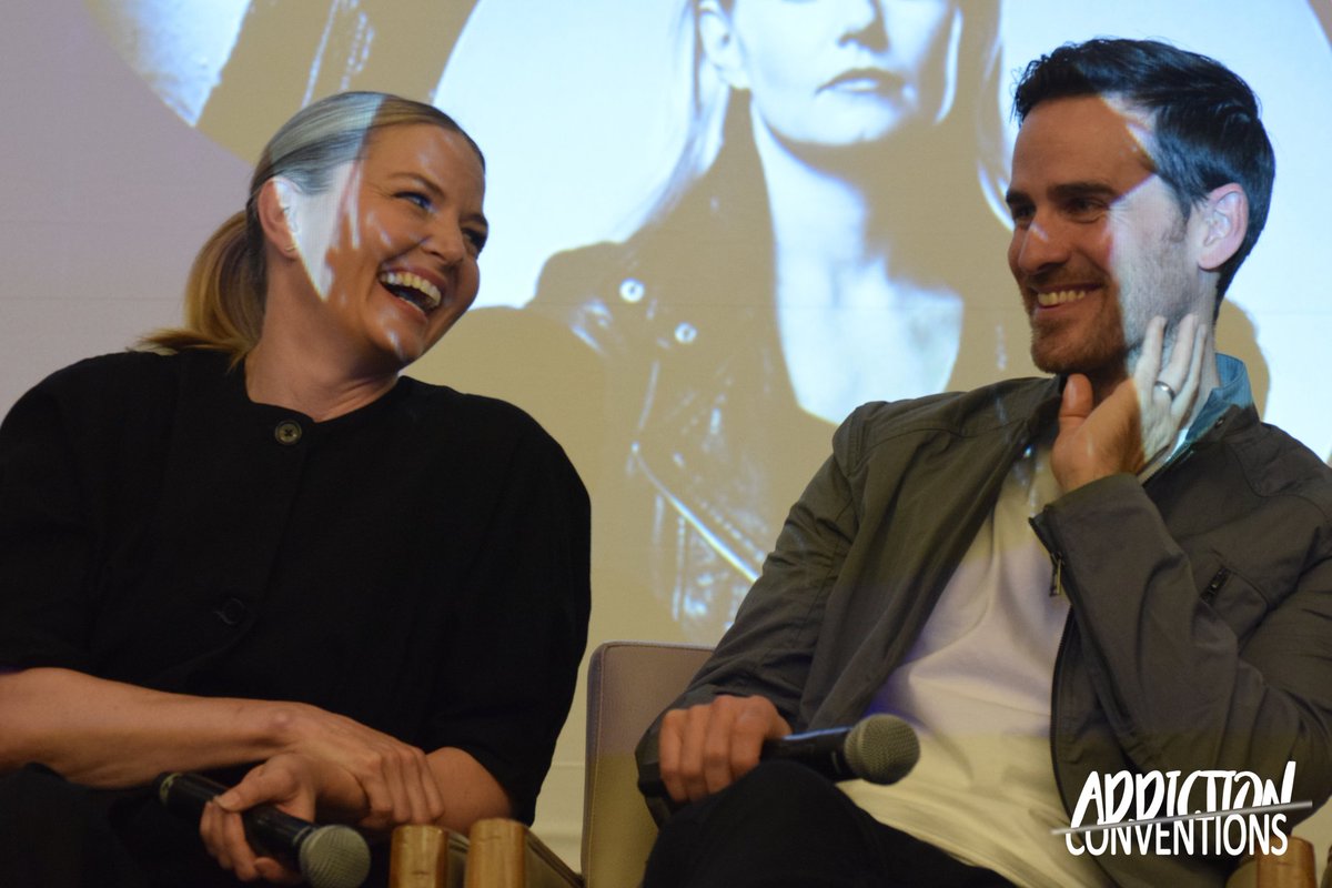 romanticrobot93's tweet photo. 2017 vs 2024... Some things never changes 🥹🤩🥰 #OnceUponAtime #CaptainSwanReunion https://t.co/y9GDFFQxAb
