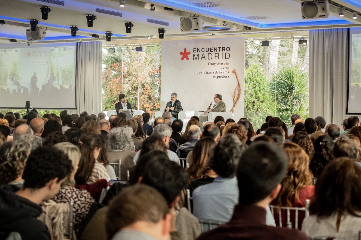EncuentroMadrid's tweet photo. Gracias, #Hadjadj por venir a #EncuentroMadrid y acompañarnos en el drama precioso de nuestras vidas y darnos una visión reveladora de esta trama. https://t.co/dvcxN76dcM