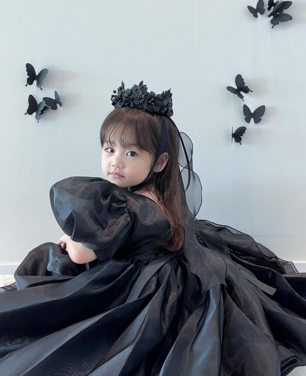 Menjemput anak cantikku dulu di kelas mau siap² ajak ke acara Halloween Partynya,
woooo.. anaknya jadi ceneng bangeeet!
dari tadi anaknya ga berhenti ngomongin kegiatan dia disekolah pintelnya sayang 🫶🏻

📍Star's Garden School.