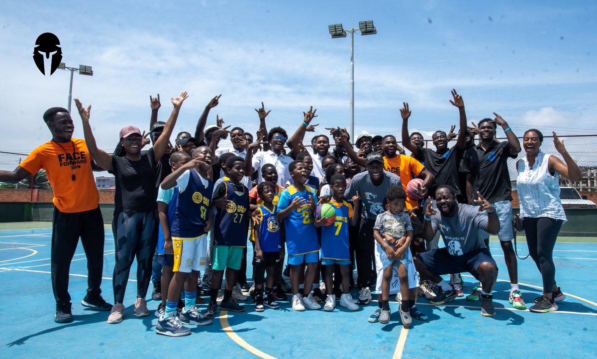 spintexknights's tweet photo. “Just took the team to surprise a young basketball star in the making at his mini camp! Nothing better than sharing the love for the game with the next generation. 🏀💫 #InspiringTheFuture #BasketballFamily”
#knightsbasketball #wearenobles https://t.co/KoMq2AMoa6