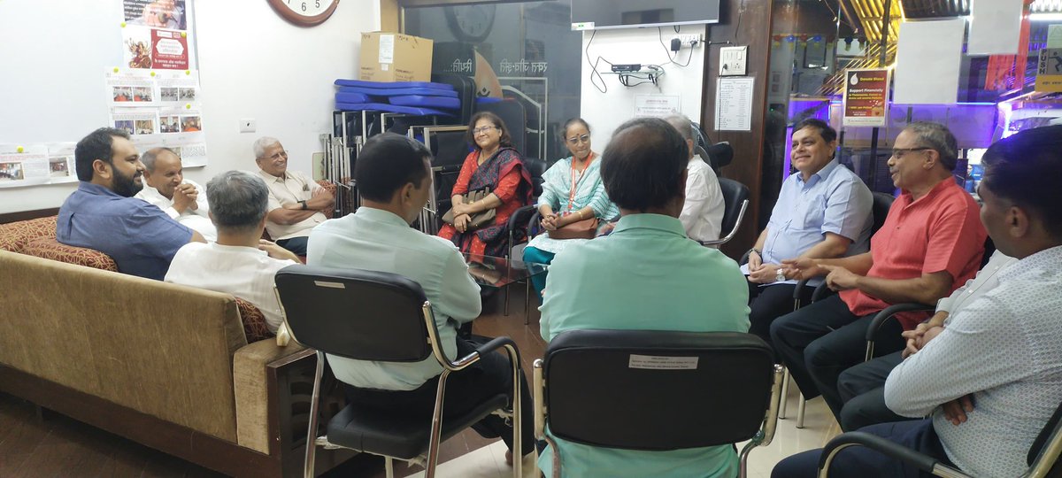 Dilip_Deshmukh's tweet photo. कल ठाणे, महाराष्ट्र में
श्री वामनराव ओक रक्तपेढी (Blood Bank)
#OrganDonation
#Pledge4Angdaan
पर सार्थक संवाद हुआ।
श्री मकरंद मुले और श्री प्रदीप पराडकरजी का धन्यवाद।
@NottoIndia
@Rotto_Mumbai https://t.co/cbza6tLOp9