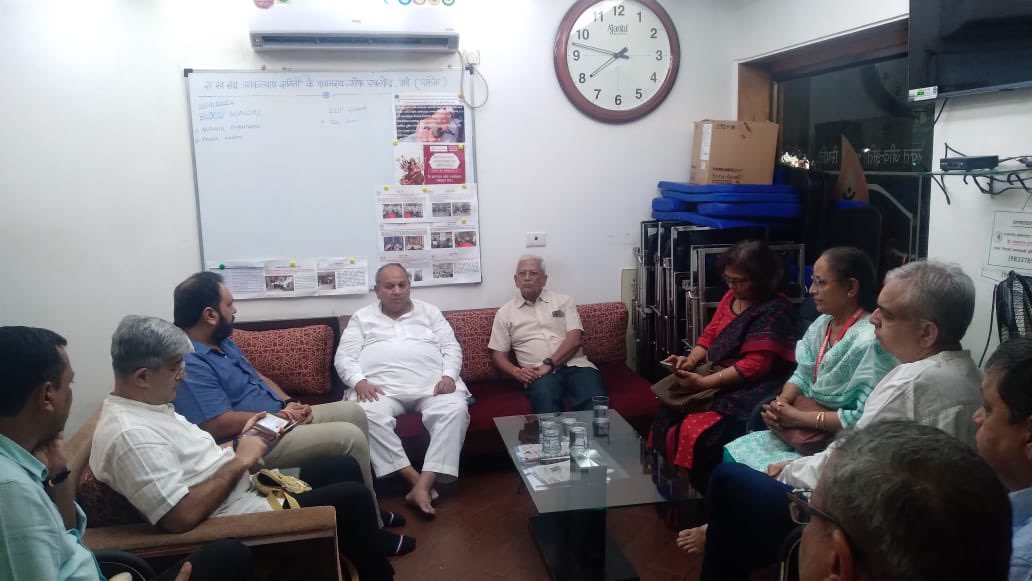 Dilip_Deshmukh's tweet photo. कल ठाणे, महाराष्ट्र में
श्री वामनराव ओक रक्तपेढी (Blood Bank)
#OrganDonation
#Pledge4Angdaan
पर सार्थक संवाद हुआ।
श्री मकरंद मुले और श्री प्रदीप पराडकरजी का धन्यवाद।
@NottoIndia
@Rotto_Mumbai https://t.co/cbza6tLOp9