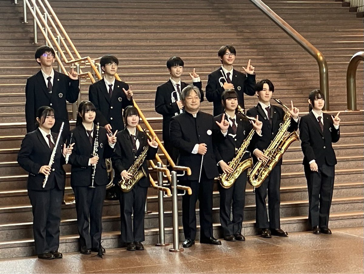 sendaijohnan_wb's tweet photo. 日本学校合奏コンクール2024全国大会
〜グランドコンテスト〜
優秀賞および奨励賞
今シーズン、取り組んできた「廻る天輪〜英雄ロスタムと悲劇のソフラーブ〜」(#片岡寛晶)の最後の演奏でした‼
ロスタムの悲痛な叫びを演じきりました‼
応援ありがとうございました!
#仙台城南 #吹奏楽 #jsecc https://t.co/ZgVaBq7kjX