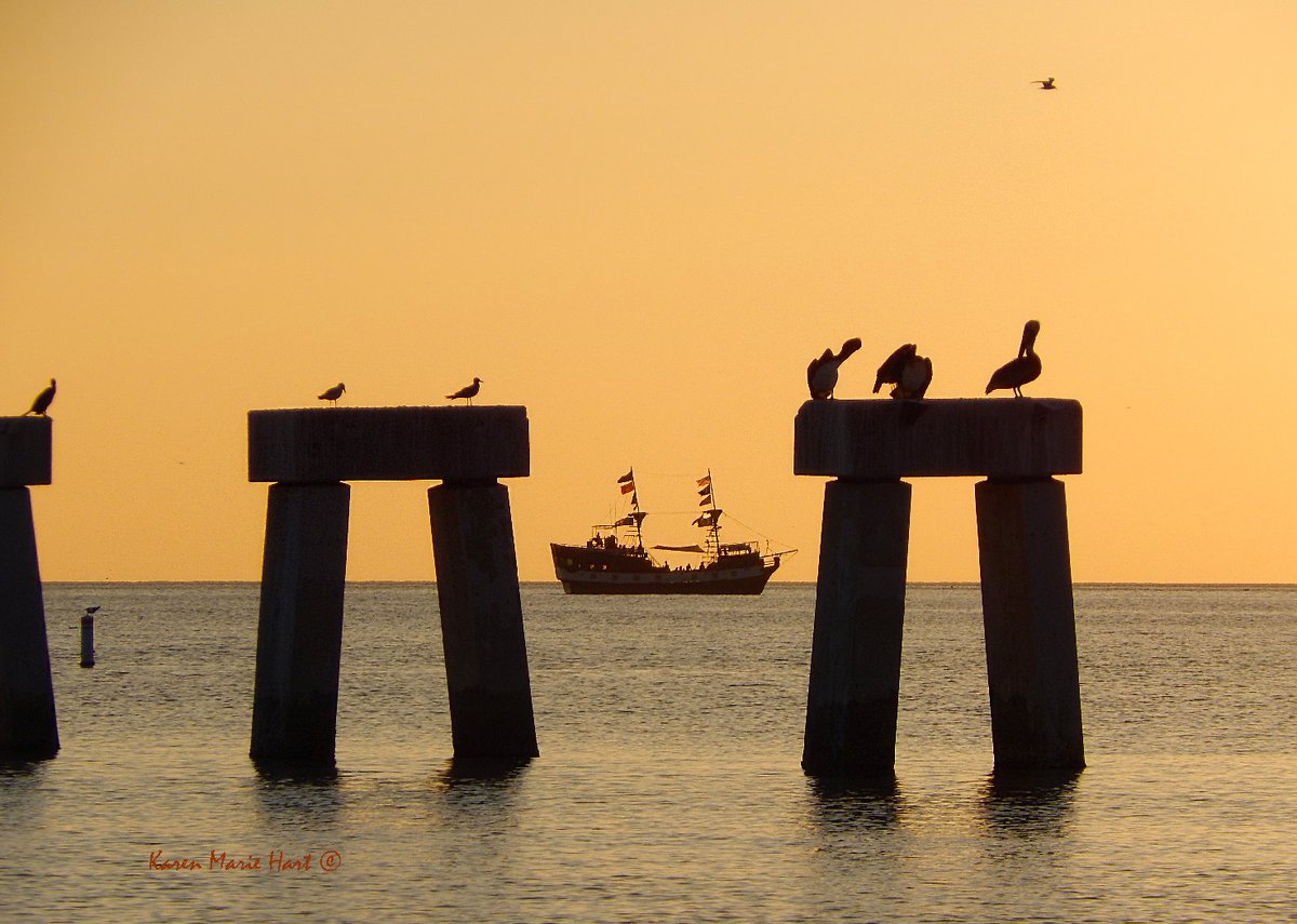 KarenMarieHart's tweet image. &quot;There&apos;s a mood that only islanders are born with.&quot; &quot;And it&apos;s why you leave?&quot; &quot;Yes. The rest of the world needs it.&quot; &quot;So, you spread it around and go back home?&quot; &quot;Every way possible.&quot; 🧜‍♀️💞🕊️ #NothingIsImpossible #FloridaKeys #TIMELESSWORLD