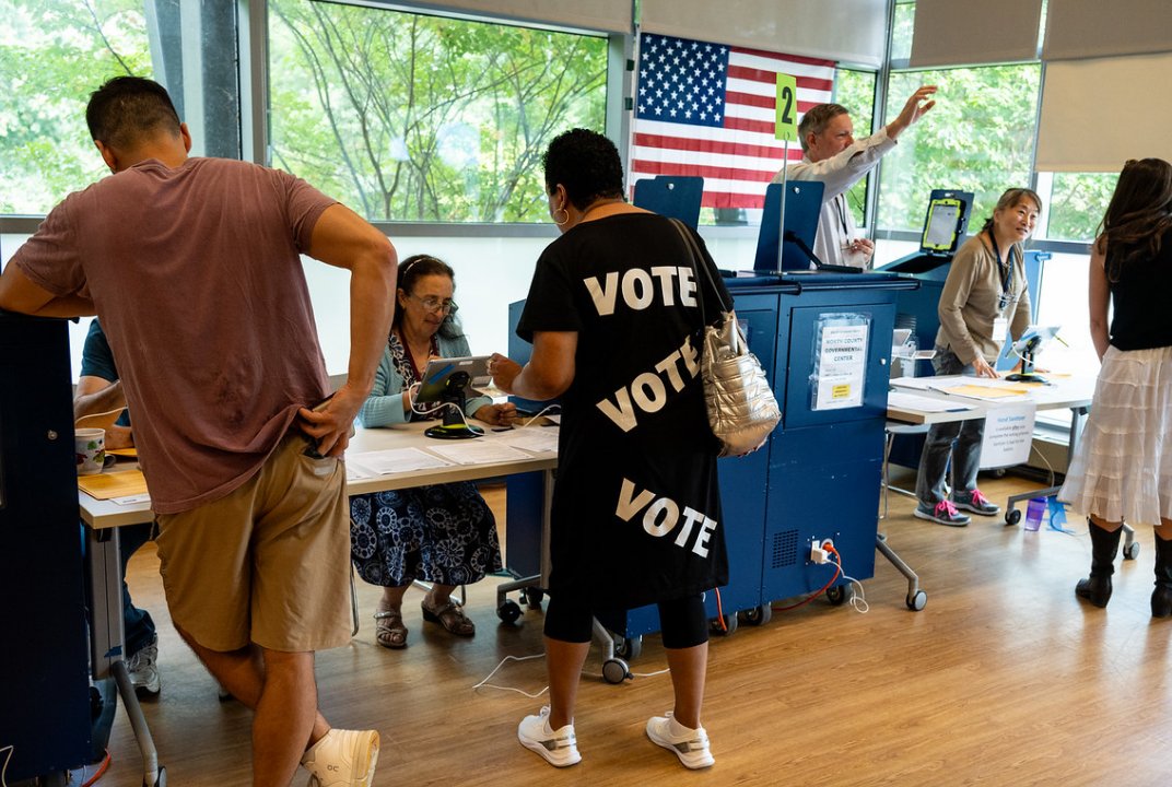 Early voting is OPEN this weekend at all 16 locations across the county: 

- Saturday, 9 a.m. to 5 p.m.
- Sunday, 1 to 5 p.m.

Locations and wait times: fairfaxcounty.gov/elections/earl…