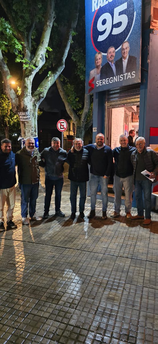 Lucas Pereyra, Secretario de RRII de la DC Argentina; Ramón Muerza, Secretario Gral. de <a href="/FETRALDC/">FETRALDC</a> y Jorge Cantet pasaron anoche x el local de <a href="/Seregnistas95/">Seregnistas</a> en el Municipio C. 
Bienvenidos a 🇺🇾 y a la victoria del <a href="/Frente_Amplio/">Frente Amplio</a>