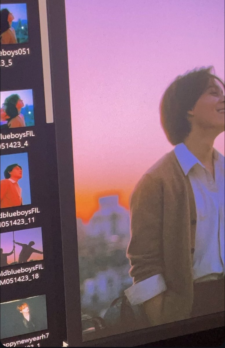 loveryst_'s tweet image. vinci, looks like u have your own reyster’s album on laptop/ipad 😓