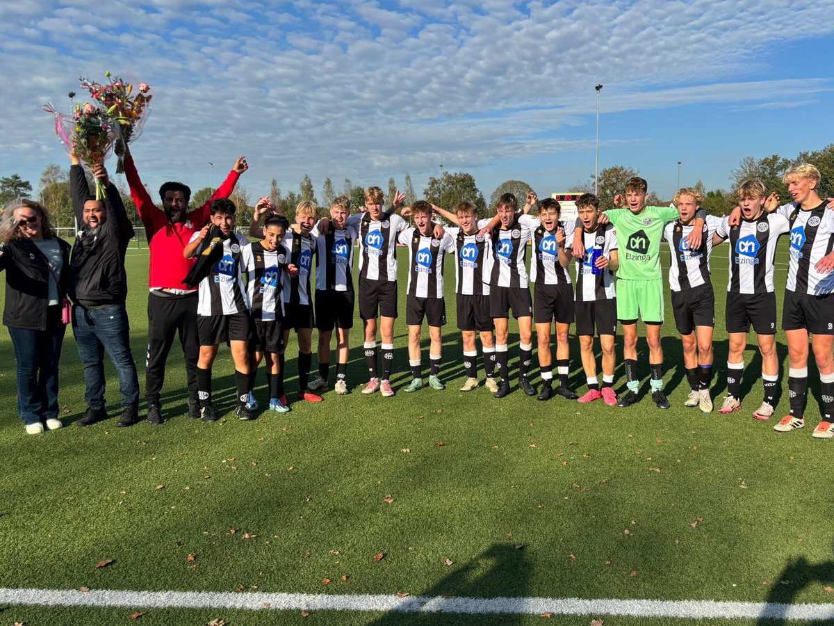 MSCMeppel's tweet photo. In Apeldoorn heeft onze MSC Jo16-1 vanmiddag het kampioenschap veroverd in de najaarsreeks. WWNA wordt met 4-2 verslagen waardoor CSV Apeldoorn op de ranglijst voorbij gestreefd wordt. Het feestje is terecht! #wijzijnmsc https://t.co/ALgdHHMby0