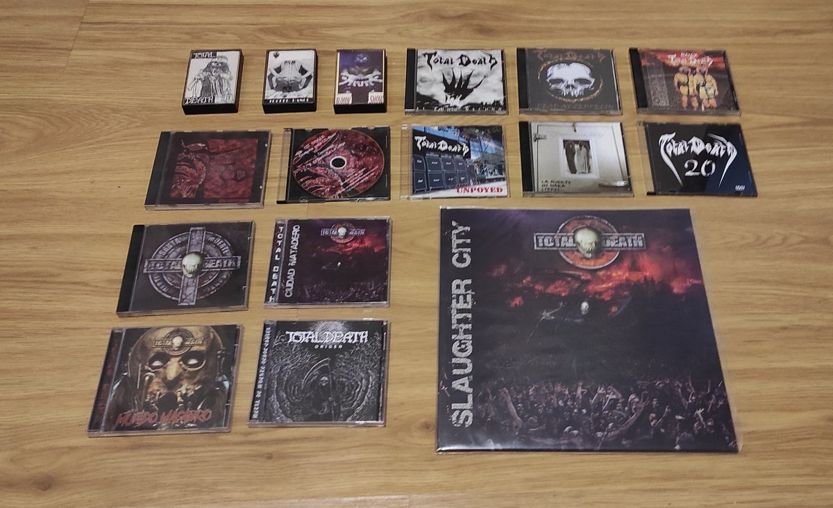 total_death's tweet photo. Todas nuestras ediciones físicas desde los 80 hasta hoy (16). También los discos compartidos incluidos en la segunda foto (26).
https://t.co/NDXgvPD71z https://t.co/ktlmhkkeSn
