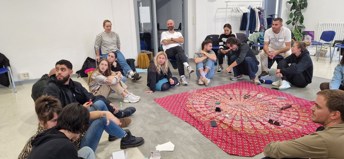 kalezkaleVG's tweet photo. Weaving Glances formakuntzaren azken eguna, prestakuntza berriz ere Nontokozorekin eta prestakuntza-astea ebaluatuz. Itzuli bidai on bat izan! #WeavingGlances #Noleby #DynamoNetwork #Injuve #ErasmusPlus #CES @InjuveSpain https://t.co/qf224RqrZm