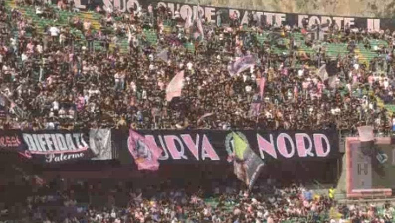 euroPAfcs's tweet photo. ๐ฆ
๐ช #PalermoReggiana #MatchDay #begins #SerieB #PalReg #ForzaPalermo #PinkBlack #Rosanero #Supporters #siamoaquile ๐ฉท๐ค https://t.co/MFTDlYHfxe