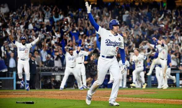 SweetHeat42's tweet photo. That was the best baseball game I’ve watched in years #WorldSeries https://t.co/ILxc6GgaYQ