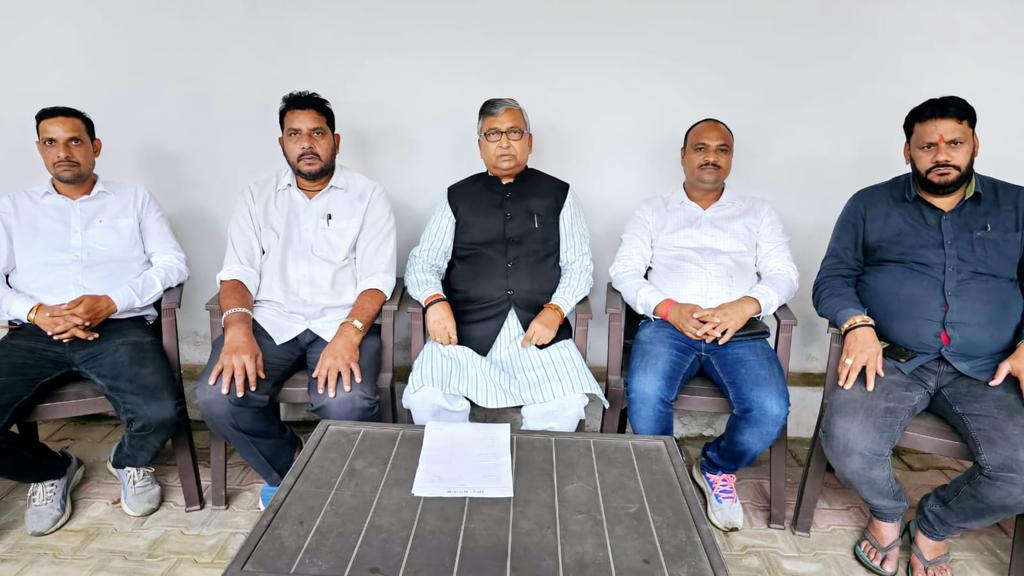 RakeshPrasadBJP's tweet photo. पतरातू डैम पर 07 एवं 08 नवंबर 2024 को होने वाले 'छठ महापर्व' की तैयारी हेतू सामाजिक संस्था 'राष्ट्र संचेतना' के सदस्यों की बैठक आज पतरातू में हुई। जिसमें छठ महापर्व को भव्य व दिव्य बनाने पर व्यापक चर्चा हुई।
।। जय छठी मैया।।

#छठ_महापर्व #chhathpuja
@BJP4India @BJP4Jharkhand https://t.co/M8NWuMAd98