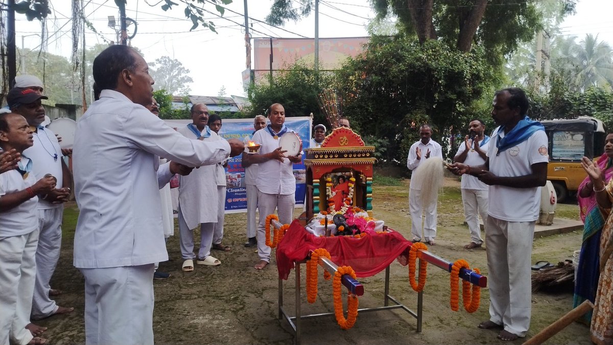 sathyasaiodisha's tweet photo. Loving Sairam..
With the Blessings of Sri Sathya Sai Baba, on 20th October 2024, Avatar Declaration Day was observed with great grandeur and in a serene atmosphere across all Samithis and Bhajan Mandalis of Keonjhar-1 Sai District.
#Avatardeclarationday
#Keonjhar1
-Media Team https://t.co/kUt7diIMmG