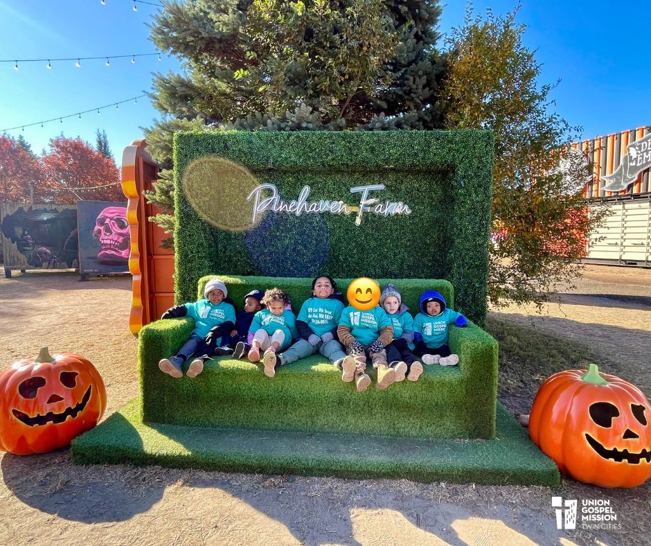 ugmtc's tweet image. 🎃 It’s National Pumpkin Day! Check out these cute pumpkins who went on a field trip to Pinehaven Farm!

#ChildDevelopmentCenter #NaomiFamilyProgram #UGMTC #NationalPumpkinDay