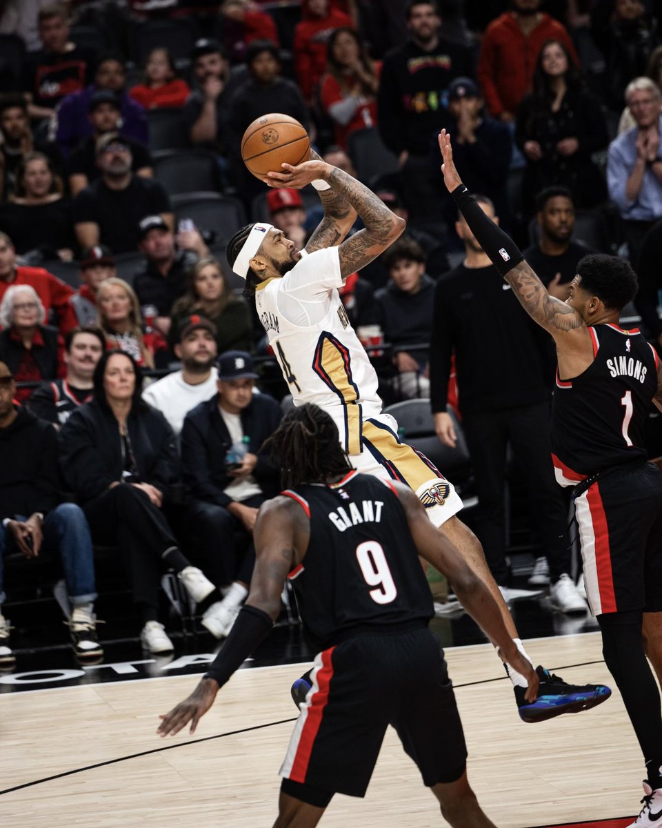 Ballislife's tweet photo. Brandon Ingram's first 2 games of the season

33 PTS, 7 REB, 3 3PT, 2 STL
21 PTS, 8 REB, 4 3PT, 4 AST, 2 STL

📷 @PelicansNBA https://t.co/5ZTAsSFbks