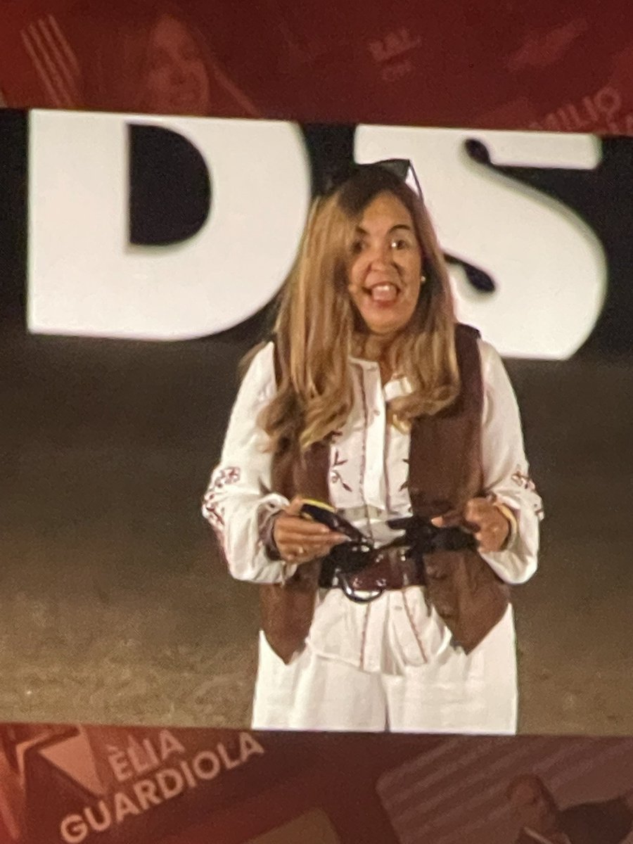 Solo me queda dar las gracias a <a href="/miguelfloro/">Miguel Florido</a> por contar conmigo para este gran evento; a los asistentes y al resto de ponentes por una mañana tan especial de formación y networking. 
Y por supuesto gracias a <a href="/vrelles/">Vicente de los Reyes</a> y <a href="/Jorgedreyes/">Jorge de los Reyes Martínez</a> por su  apoyo incondicional. 
#DSMMadrid