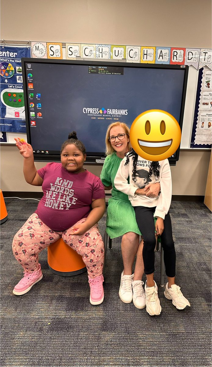 SchuchardtFaith's tweet photo. We had the best visitor read to us today! @SheridanCFISD @JulieHinaman @CyFairISD https://t.co/00KKkJISkM